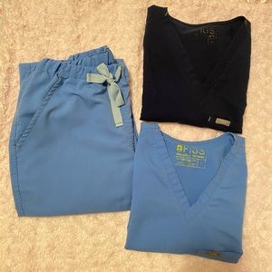 FIGS ❣️Bundle❣️ Ceil Blue Srcub Set and Navy Top